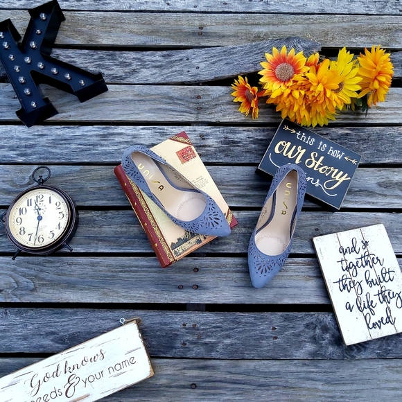 Super Deal Buy One Pair Size 6 Get Other Free Unisa Pumps - Picture 5 of 16